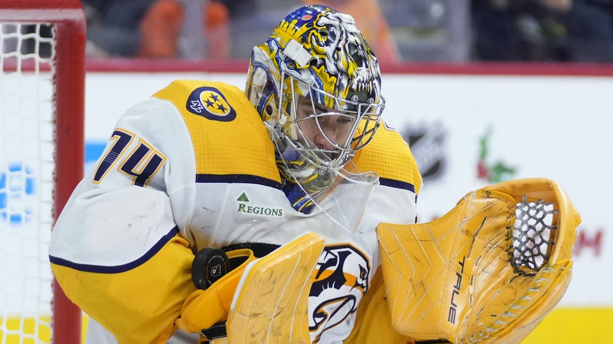 Prapodivný gól v NHL. Brankář Nashvillu se divil, pak přeskočil Vokouna