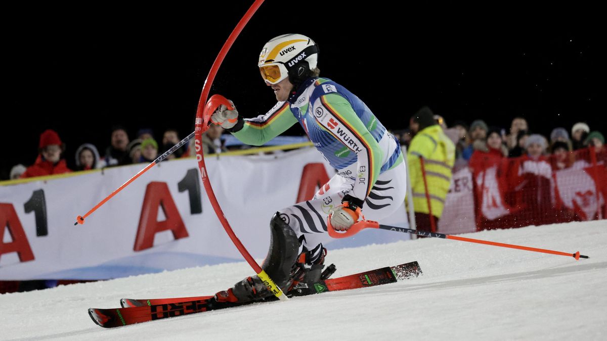 Noční slalom SP ve Schladmingu vede po prvním kole Němec Strasser