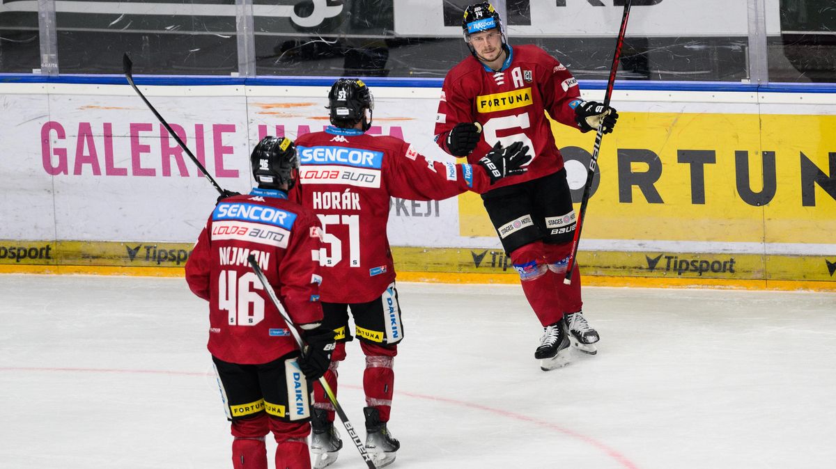 HOKEJ ONLINE: Sparta bude hájit vedení v Hradci Králové, Pardubice bez Varadi hrají ve Varech
