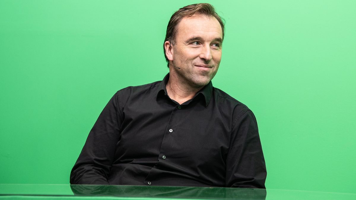 Hokejem se živit nebudeš, slýchal Hnilička, i když bral víc než táta