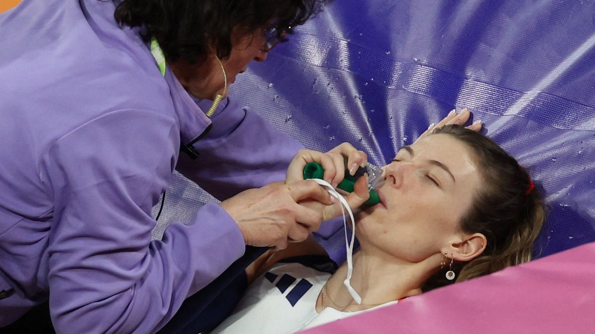 Kosti v nezvyklém úhlu, nářek , kyslík a omluva. Atletka už má tři šrouby v těle a cítí se lépe
