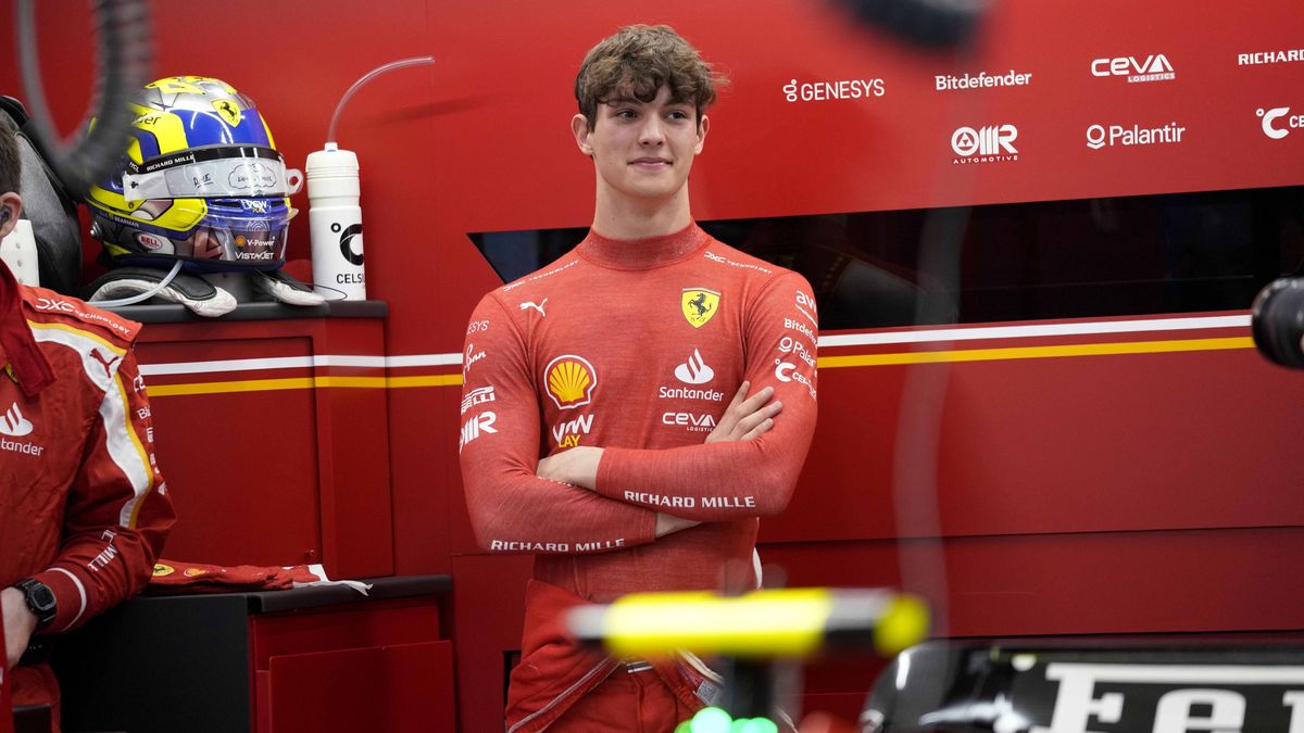 Chválil ho Verstappen, tleskal mu Hamilton. Mladík, který má sotva rok řidičák, uchvátil F1
