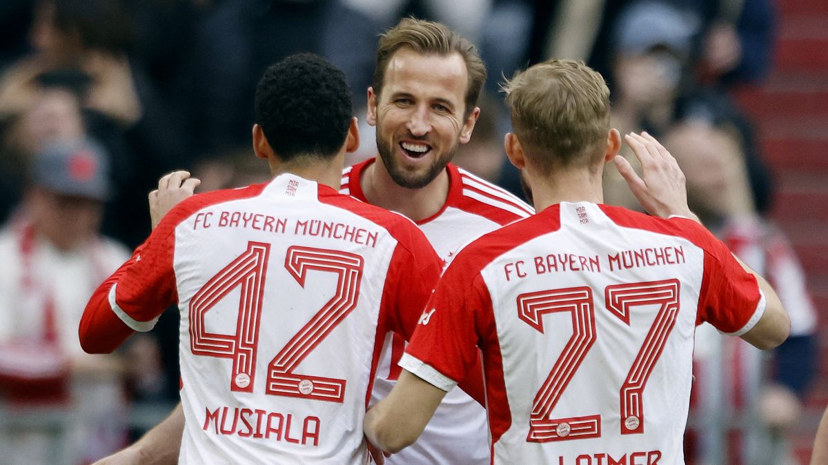 Bayern doma zdemoloval Mohuč. Kane nasázel další hattrick