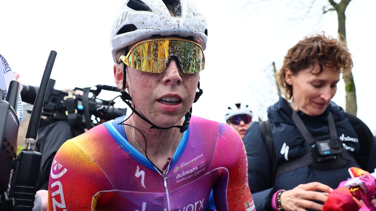 Za předčasnou radost přišel trest, cyklistka skončila v slzách: Cítím se jak idiotský sendvič