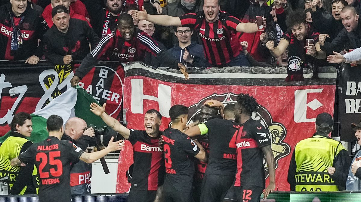 Leverkusen – West Ham 2:0, Leverkusen célèbre après le match tchèque.  Le vétéran a rattrapé Schick, mais il manquait de jokers
