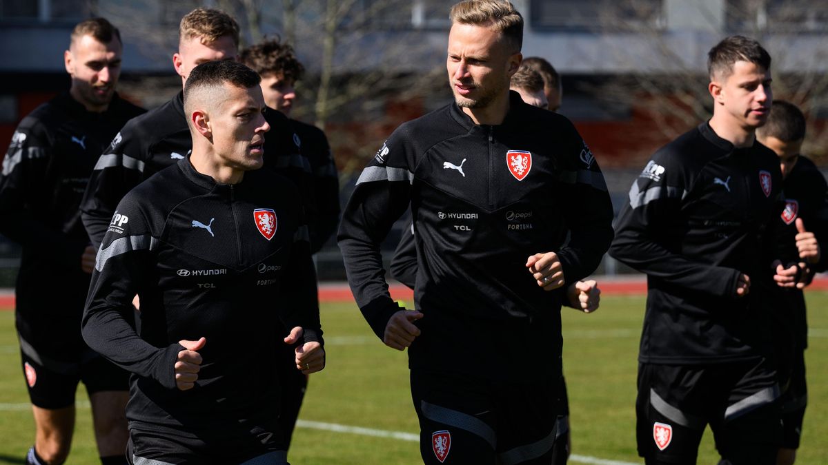 Fotbalisté si na kempu v Rakousku poprvé zatrénovali, trápí je deštivé počasí