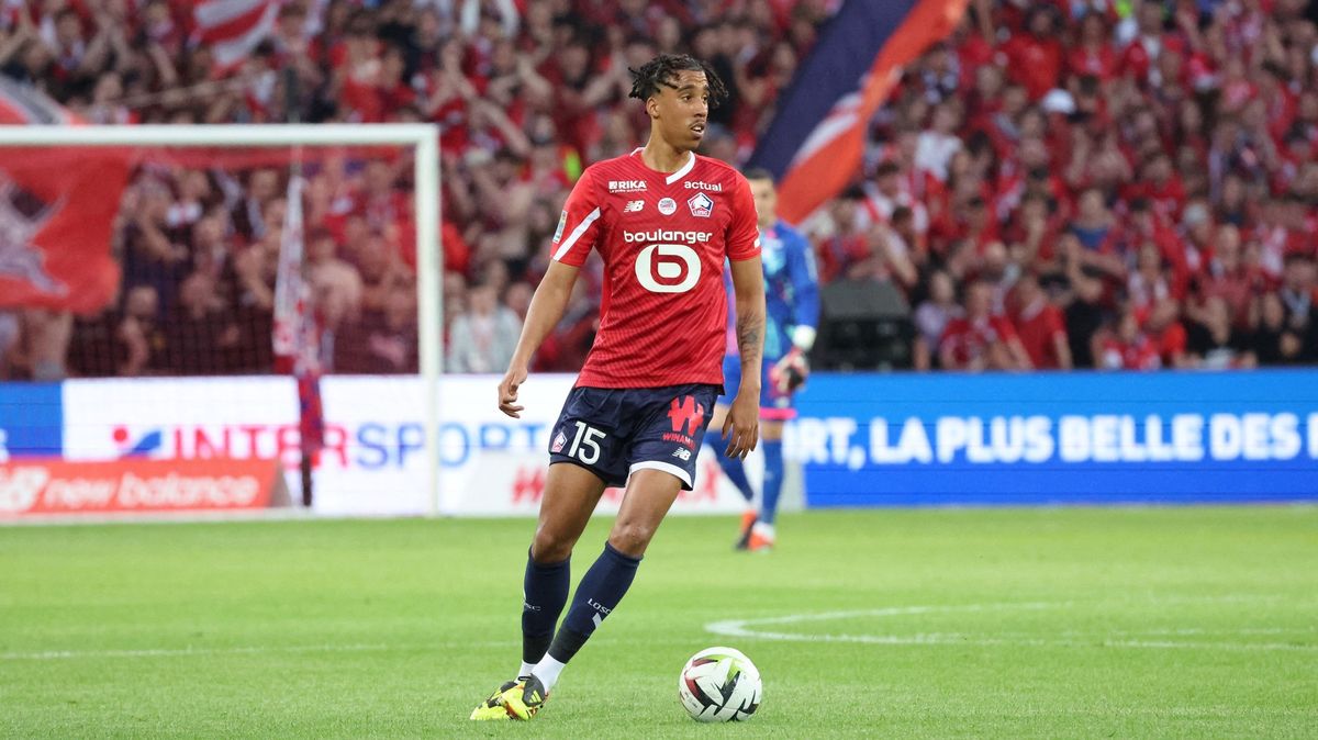 Manchester United za půldruhé miliardy koupil osmnáctiletého stopera Yora