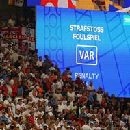 Hlavní rozhodčí za pomoci VARU rozhodl o penaltě pro Anglii