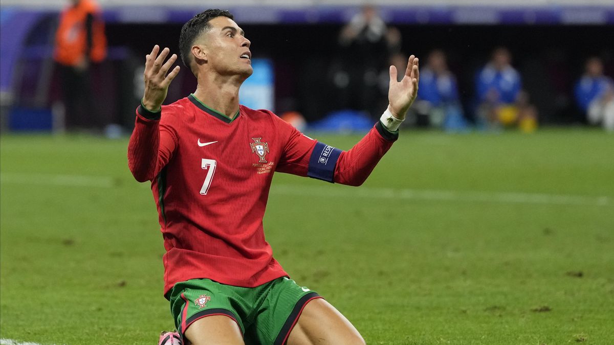 Ronaldo jako chamtivé dítě. Na Euru platí za kazisvěta, který střádá nepěkná prvenství