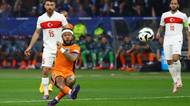 FOTBAL ONLINE: Bitva o semifinále Eura. Nizozemci začali tlakem, Turci reagují