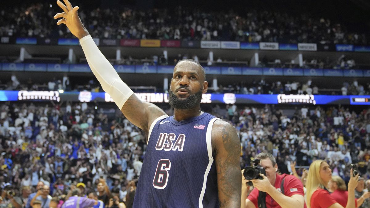 James bude jako první basketbalista vlajkonošem výpravy USA na zahájení OH
