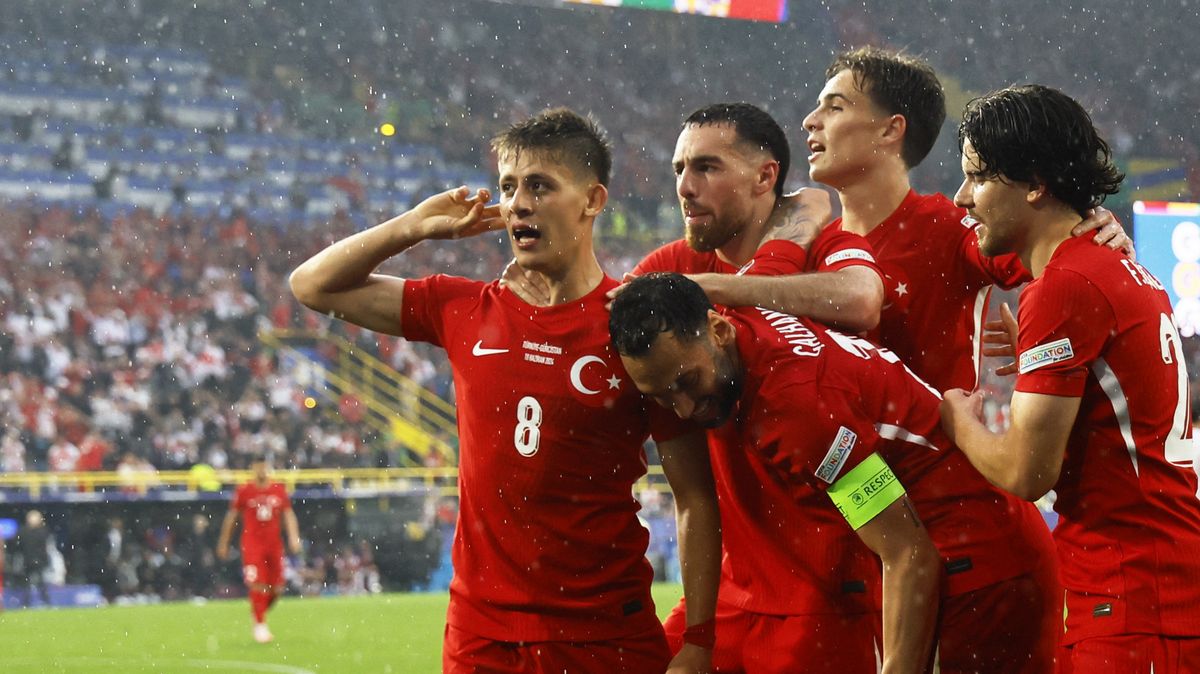 Všechno nejlepší, trenére! „Turecký Messi“ vtrhl na Euro jako mazák a přepisoval historii