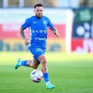 Vasil Kušej při jedné ze svých nejlepších vlastností - driblink s balonem.