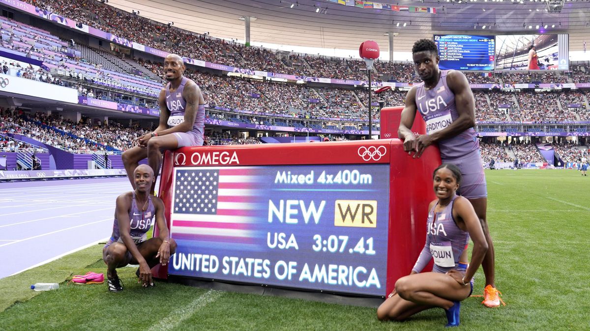 Američtí čtvrtkaři vytvořili ve smíšení štafetě na 4×400 m světový rekord