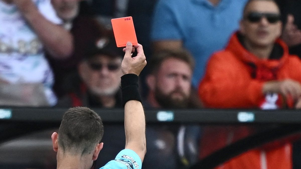 Brutalita v ženském fotbale. Bitka se vyhrotila v rány pěstmi