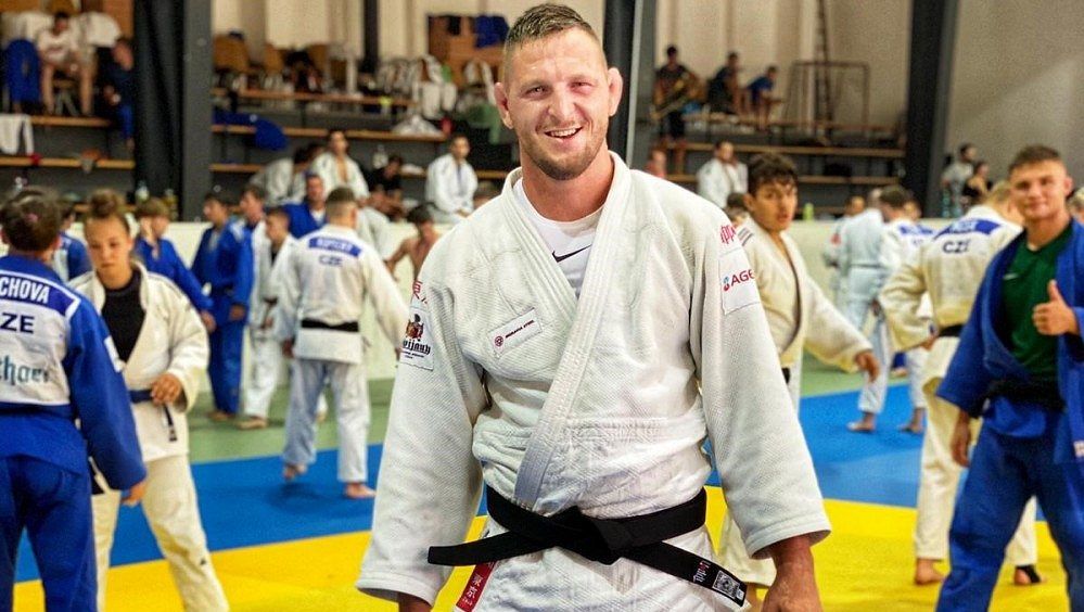 Federace juda vyloučila z MS v Dauhá diváky se stuhou podporující ruskou invazi