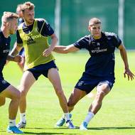 Fotbalisté Sparty Praha (zleva) Václav Drchal, Ladislav Krejčí starší a Jan Mejdr během tréninku.