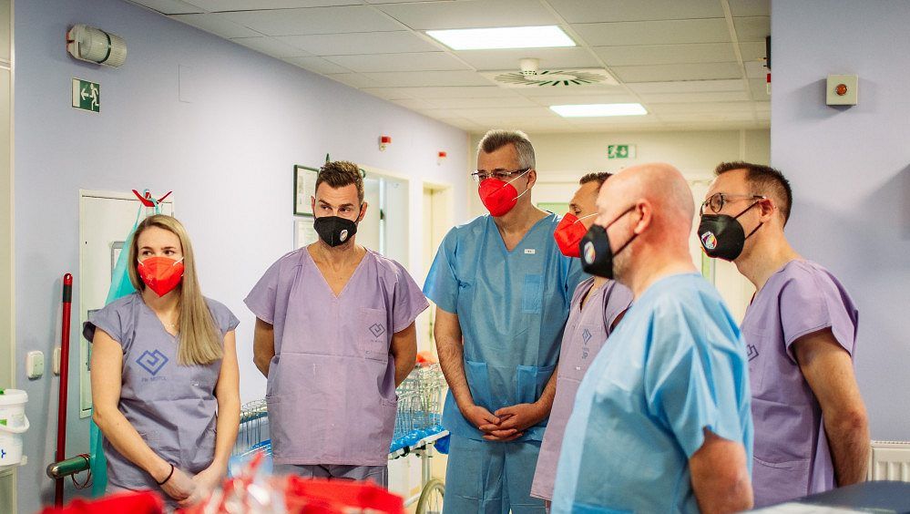 Hezké gesto před šlágrem: Tvrdík se Šádkem navštívili dětskou kliniku v Motole