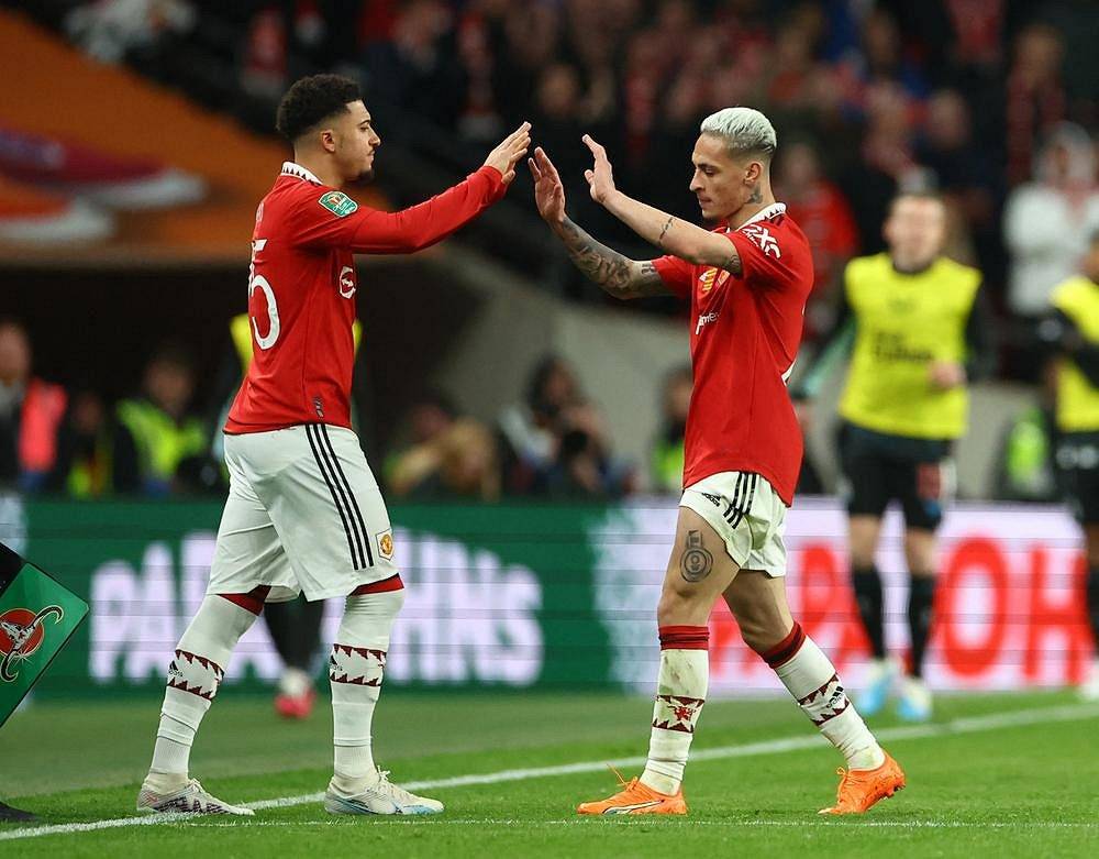 Jadon Sancho (vlevo) nahrazuje na hřišti Antonyho