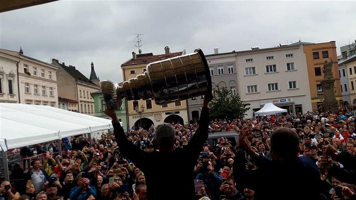 V baru až do rána! Když se hrálo dobře, nikdo to v NHL neřešil, říká olympijský vítěz