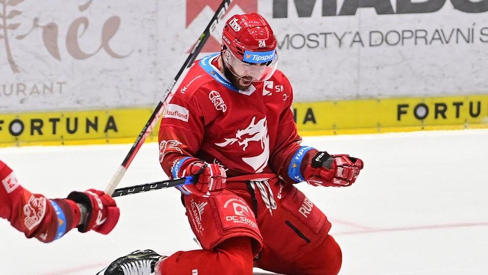 Na mantinelu teď visí tapety Kaňák, smál se hrdina Třince, který byl v Pardubicích u všeho