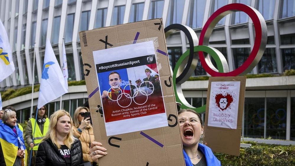 Šéf MOV Bach hájí návrat Rusů pozitivními případy z některých sportů