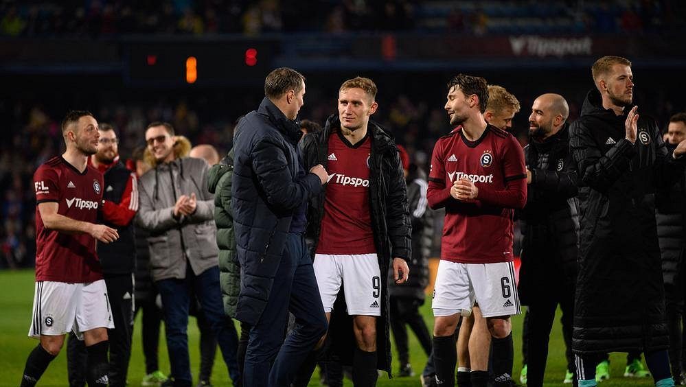 Divoká dohra derby! Kuchta měl konflikt s fanoušky, policie zatýkala