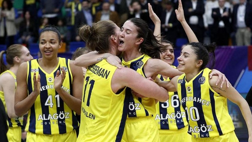 Fenerbahce slaví premiérový triumf, v euroligovém finále nadělilo debakl Mersinu