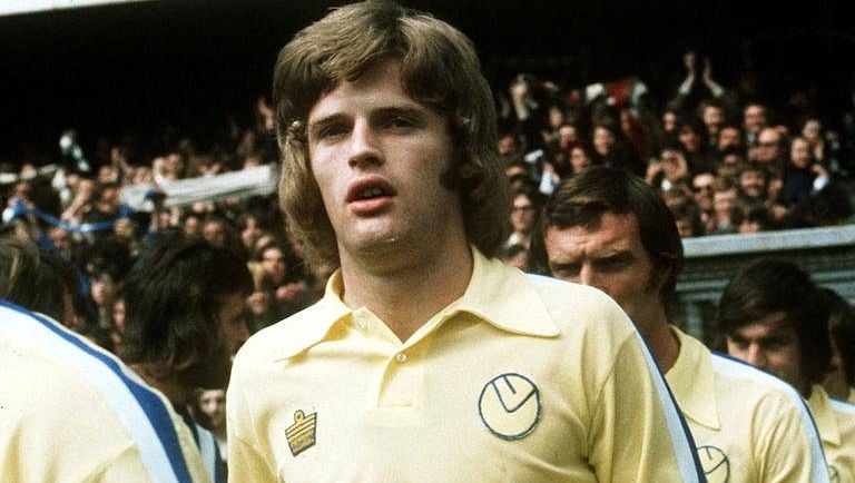 Vlajky na půl žerdi. Zemřela fotbalová legenda