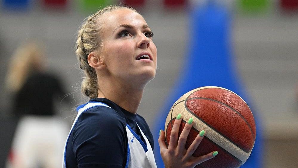 Češky urvaly výhru proti domácím a po osmi letech slaví postup. Boj o čtvrtfinále je čeká v pondělí