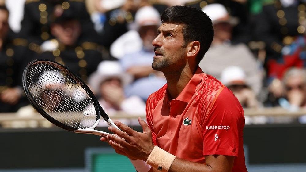 Podle francouzské ministryně sportu byl Djokovičův vzkaz o Kosovu nevhodný