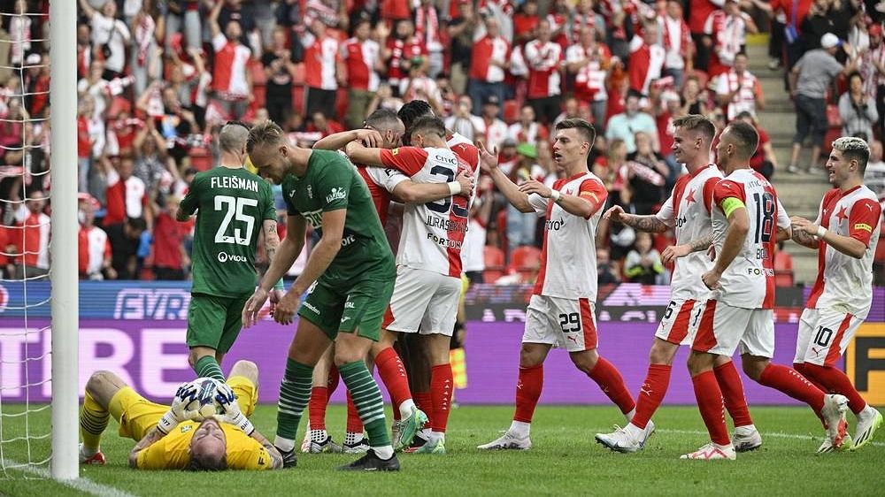 Komise rozhodčích: Slavia měla kopat ještě jednu penaltu. Gól Pardubic platil správně