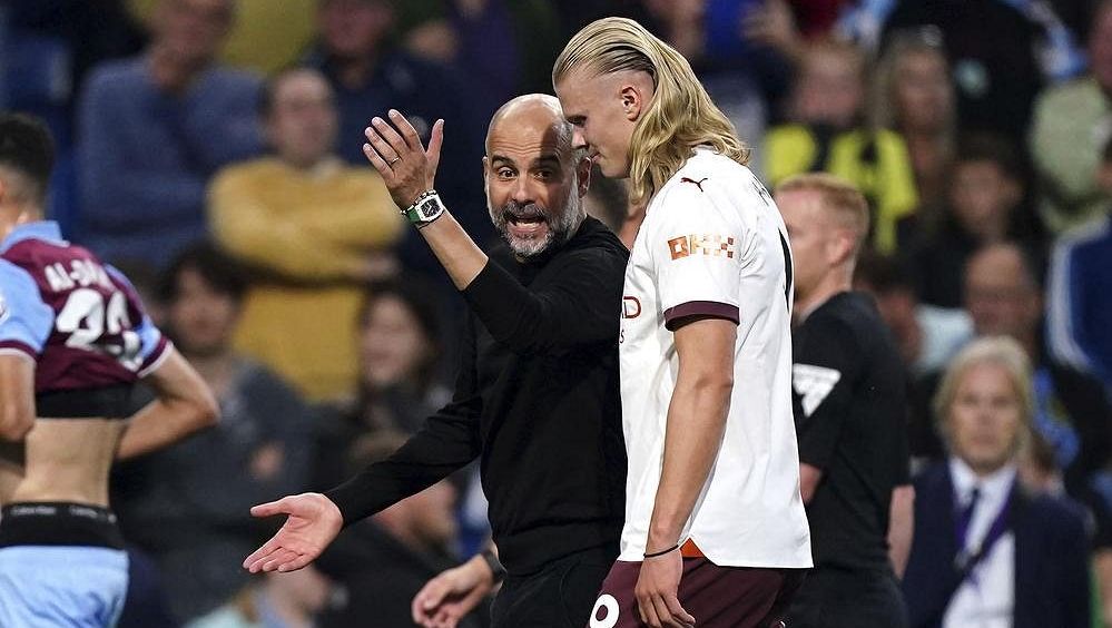 Věčně nespokojený Guardiola. Trenér City vynadal dvougólovému Haalandovi a strčil do kamery