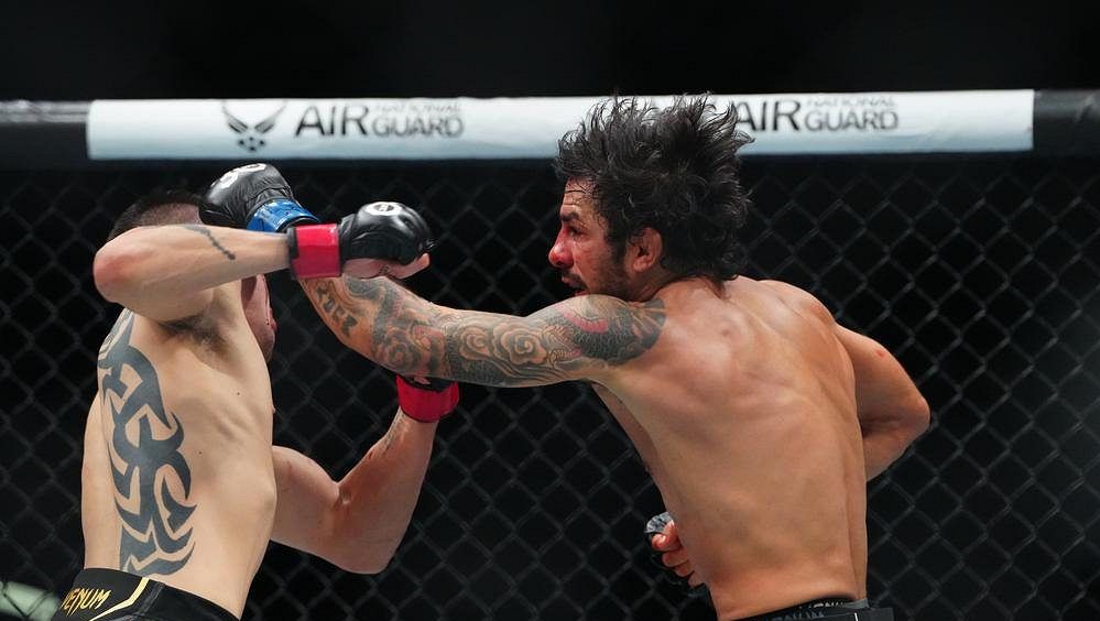 Ať žije král! UFC velebí nového šampiona. Jsi na mě hrdý, tati? rýpl si