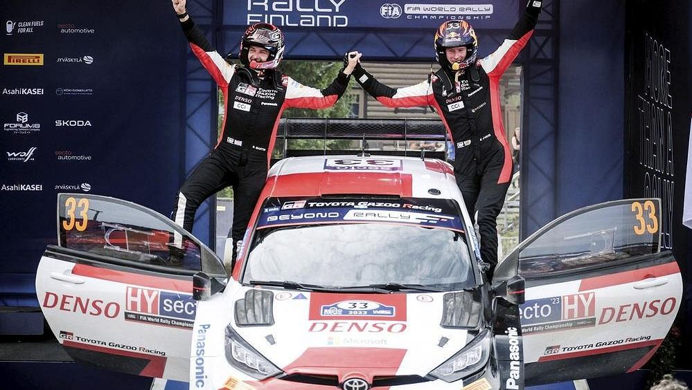 Evans vyhrál podruhé Finskou rallye a zdramatizoval boj o titul