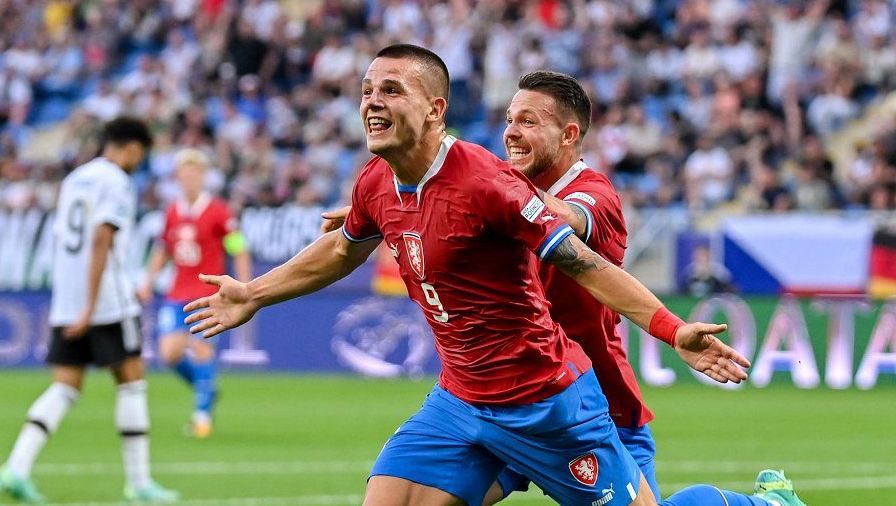 Ideální scénář před Izraelem: postup a výhra. Lvíčatům by se později mohla hodit