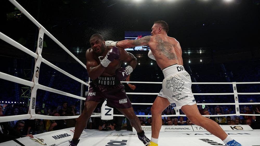 Ukrajinský šampion to dokázal! Boxer Usyk poslal soupeře do kolen a obhájil tituly