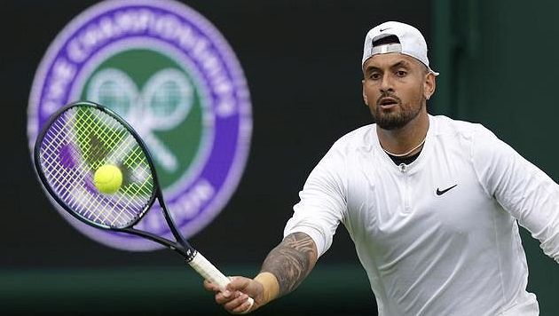 Jsem smutný, nejde to. Wimbledon přišel o loňského finalistu