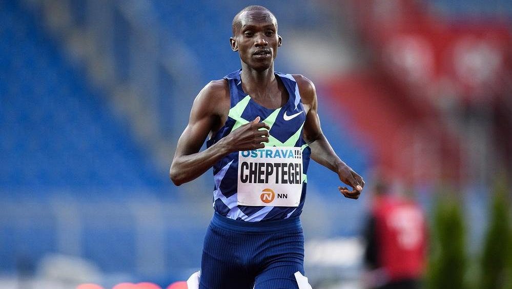 Může překonat světový rekord, věří Cheptegeiovi před prvním maratonem Kipchoge