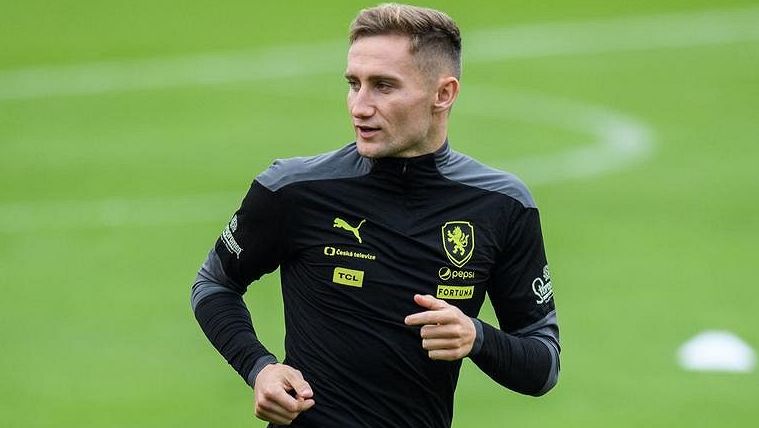 Češi, zvládnete to. Schick je mistr! První trénink národního týmu v Německu sledoval plný stadion