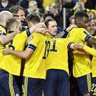 Radost švédských fotbalistů po vítězství nad českou reprezentací v boji o postup na MS 2022.