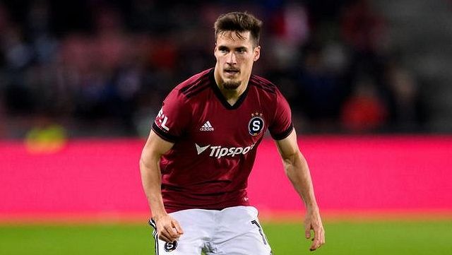 Sparta hraje o dárek pro Rosického, Malý Mozart má zatím pokažené narozeniny