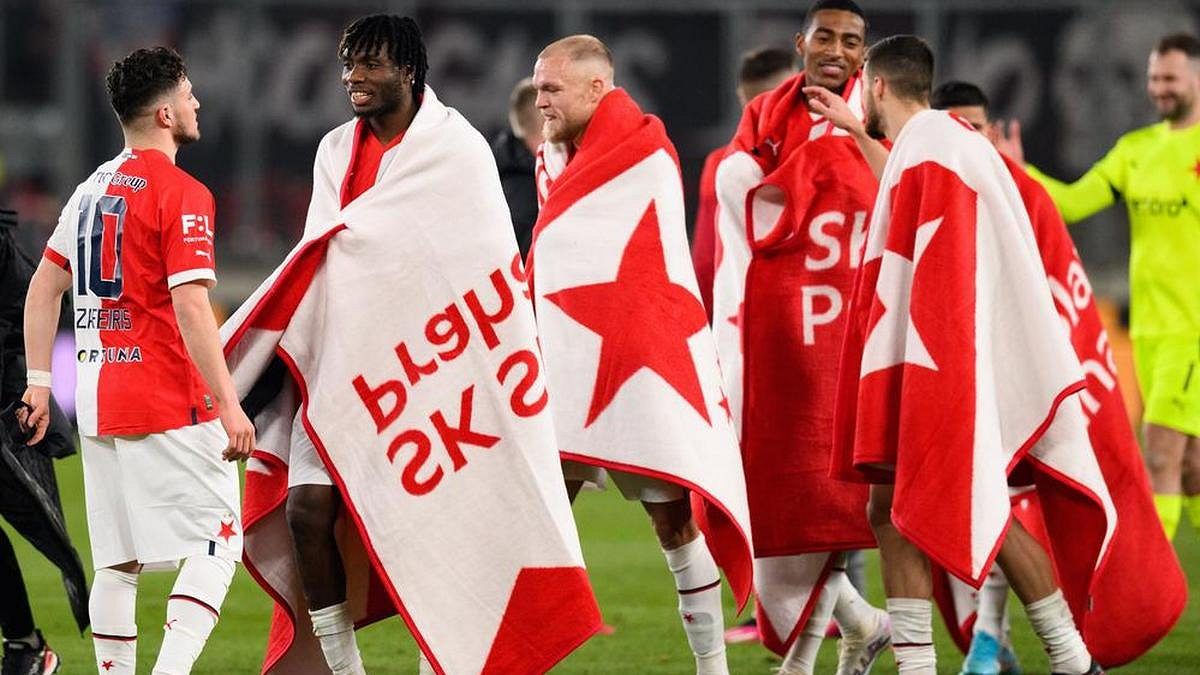 Slavia hrála pokaždé v jiném složení. Trpišovský to od expertů schytal