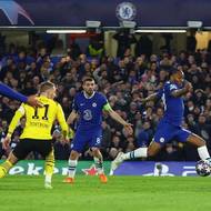 Raheem Sterling střílí úvodní gól zápasu proti Dortmundu