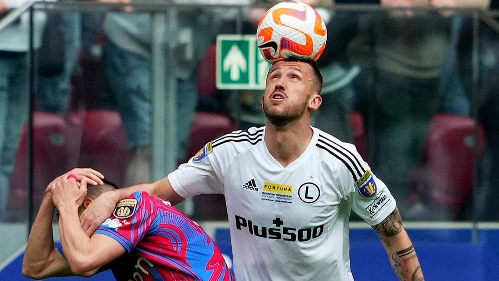 Pekhart slaví zisk Polského poháru, Legia udolala Čenstochovou na penalty