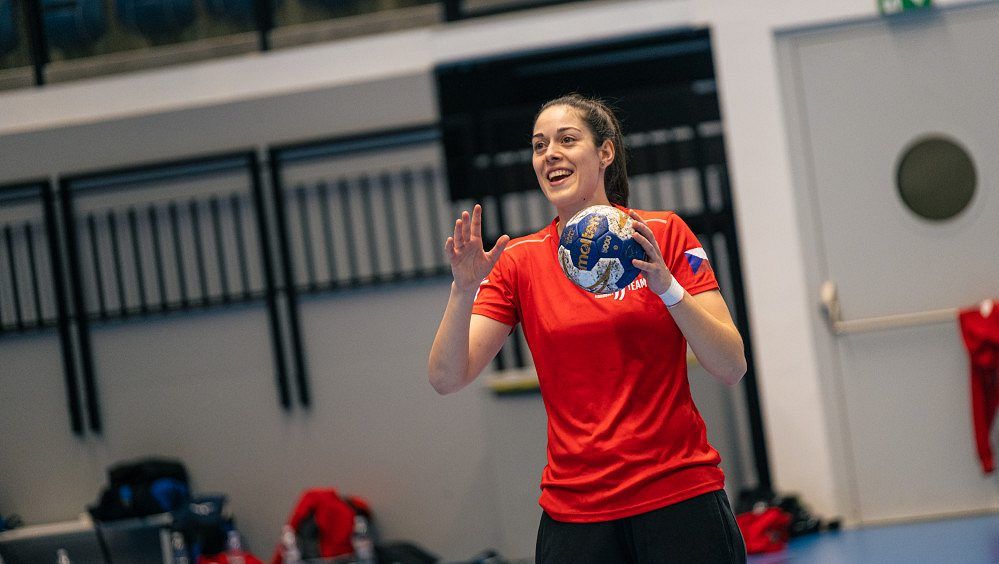 Zázemí v Německu je horší než u nás, překvapilo házenkářku Zachovou. Vrací se domů
