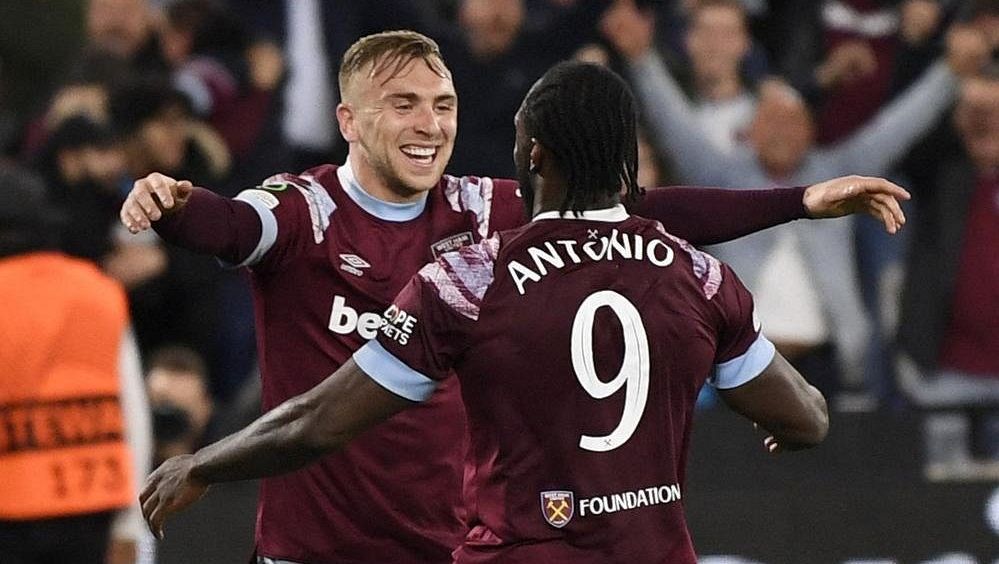 Pěsti v obličeji spoluhráče přiblížily Součka a spol. finálovému duelu v Edenu