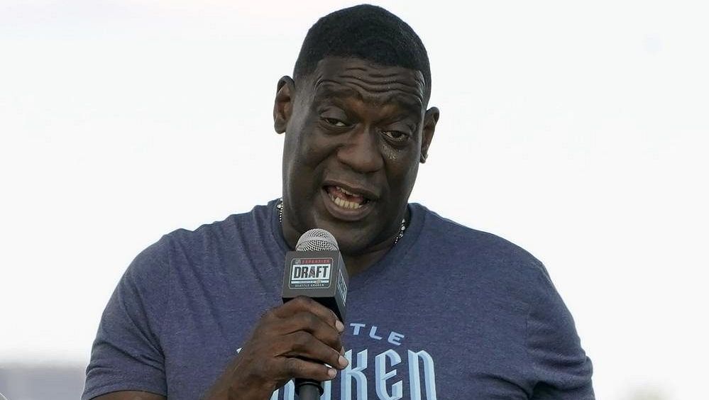 Bývalá hvězda NBA Kemp čelí po střelbě na parkovišti obvinění z napadení