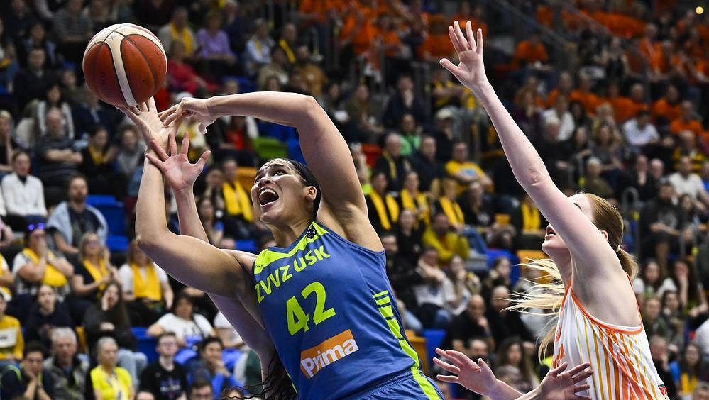 Basketbalistky USK končí boj o bronz v slzách, prohrály trojkou v poslední sekundě