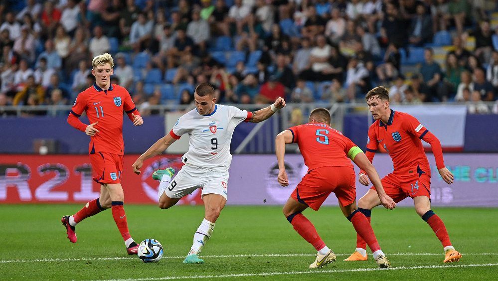 Lvíčata na EURO začala porážkou, ale Sejkovi jeho sen zůstává: Rád bych viděl tátu na finále